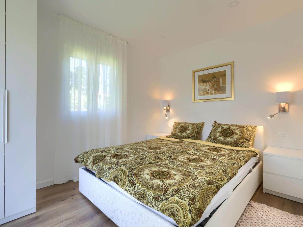 Holiday Home Punta 2 By Interhome Umag Eksteriør billede